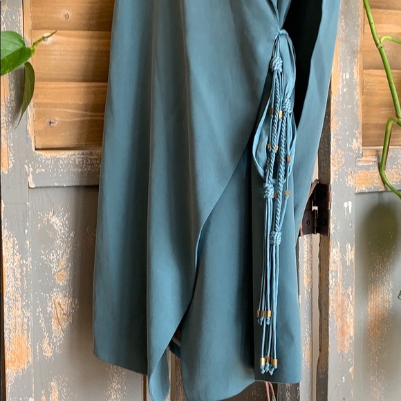 Elie Tahari lined funky back draped wrap vest🦋 - Picture 4 of 9